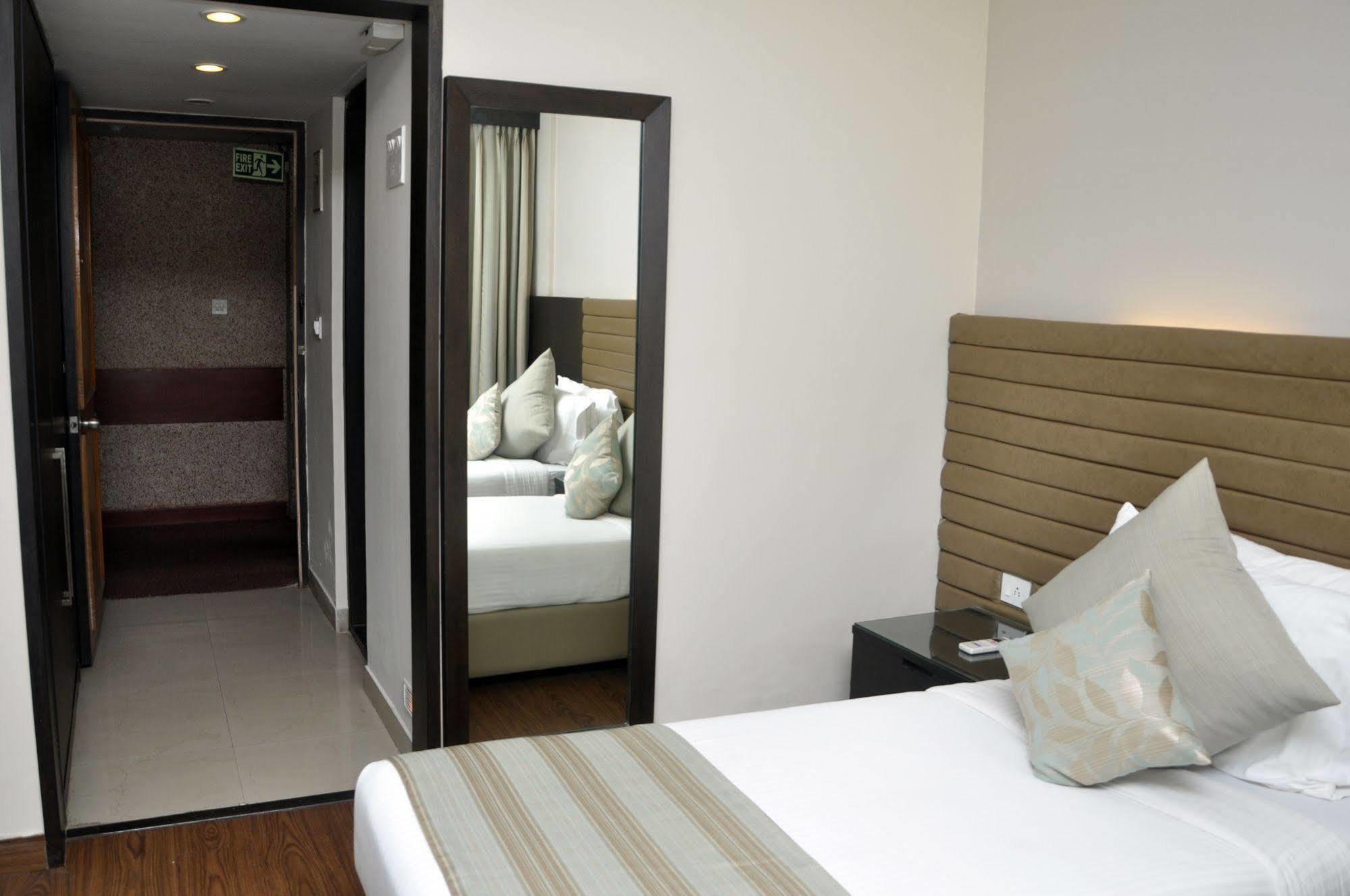 Indismart Hotel Kolkata Eksteriør bilde